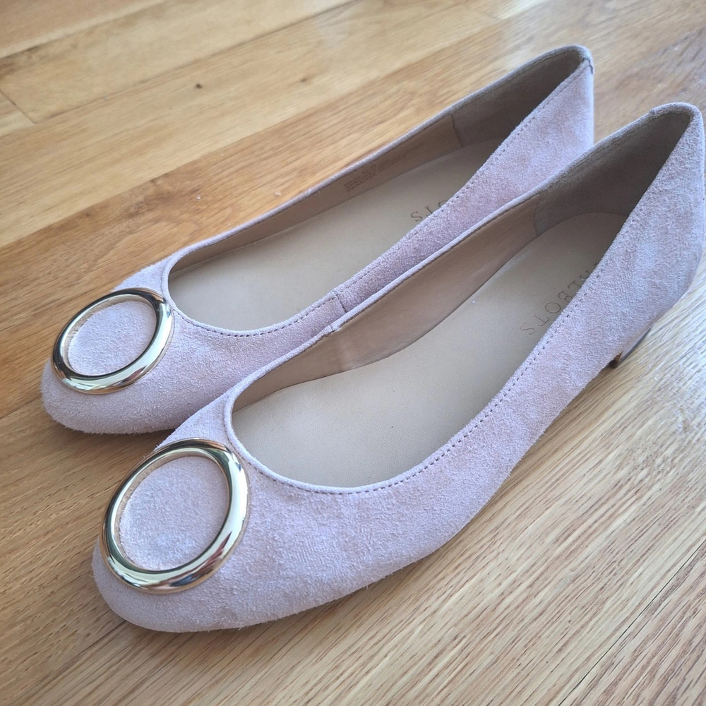 TALBOTS Womens Pastel Pink Ballet Flats Sz 6.5M Low Block Heel Gold Circle Suede